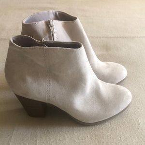 Old Navy stylish dress- up boot Size 9